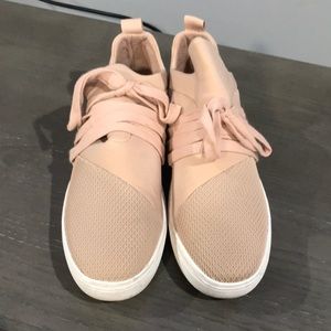 Used Steve Madden tennis shoe